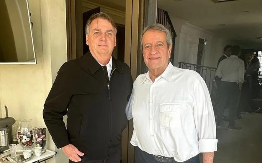 Jair Bolsonaro e Valdemar Costa Neto: veto a apoio a pré-candidatos de outros partidos onde houver candidatos do PL