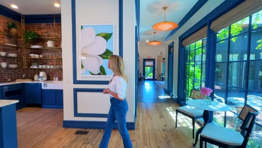 Reese Witherspoon mostra detalhes da cozinha de sua mansão em Nashville