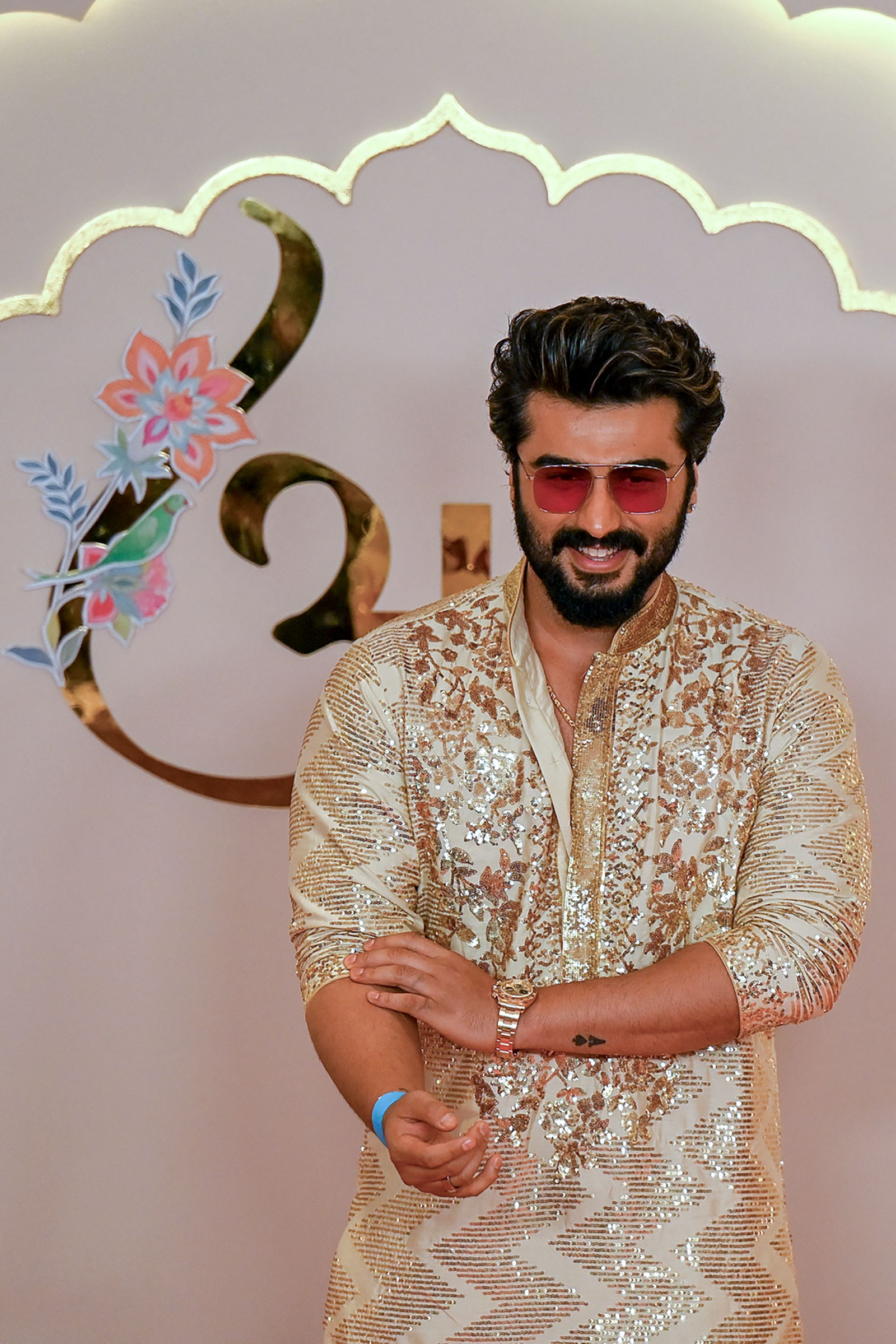 Ator de Bolywood, Arjun Kapoor chega para casamento na Índia — Foto: AFP