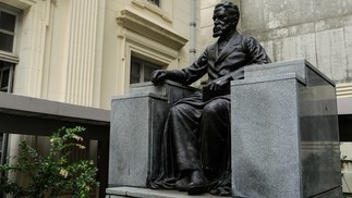 Machado de Assis só recentemente foi reconhecido como afrodescendente — Foto: Gabriel de Paiva / Agência O Globo