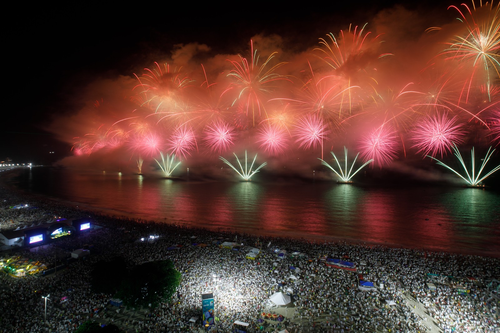 Réveillon 2023 - Praia da Copacabana — Foto: Brenno Carvalho / Agência O Globo