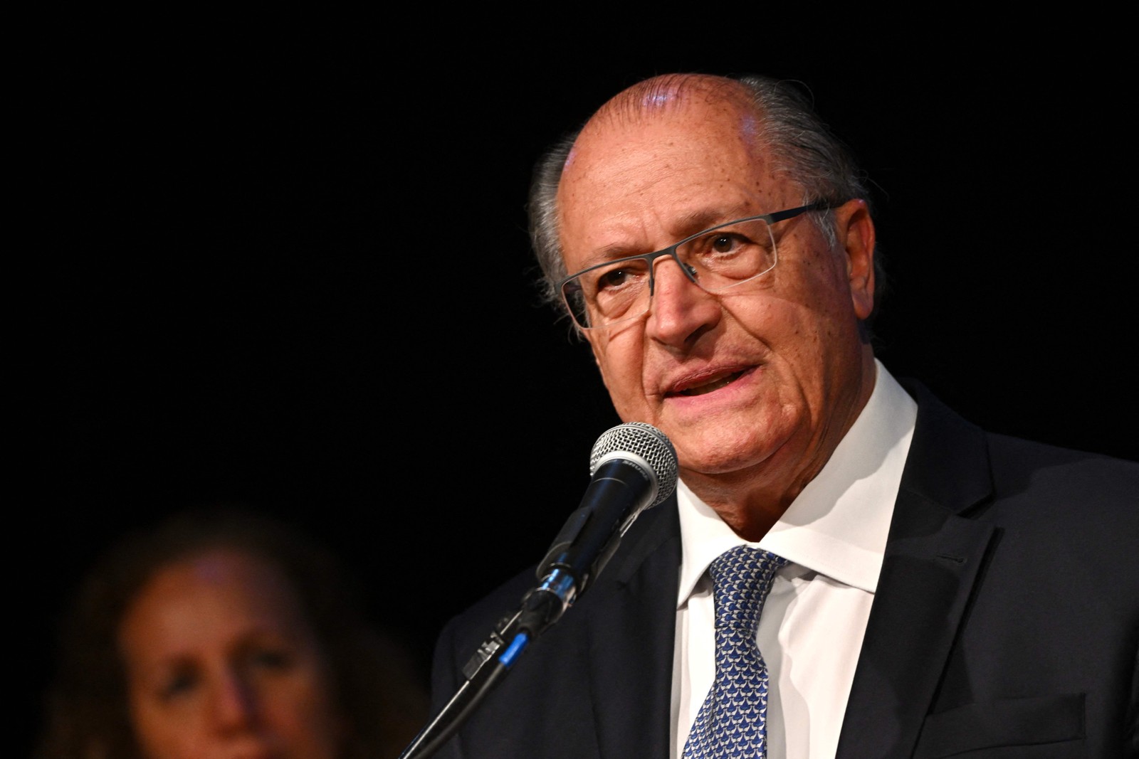 Vice-presidente eleito brasileiro Geraldo Alckmin anuncia equipe de governo de transição, em Brasília — Foto: EVARISTO SA/AFP