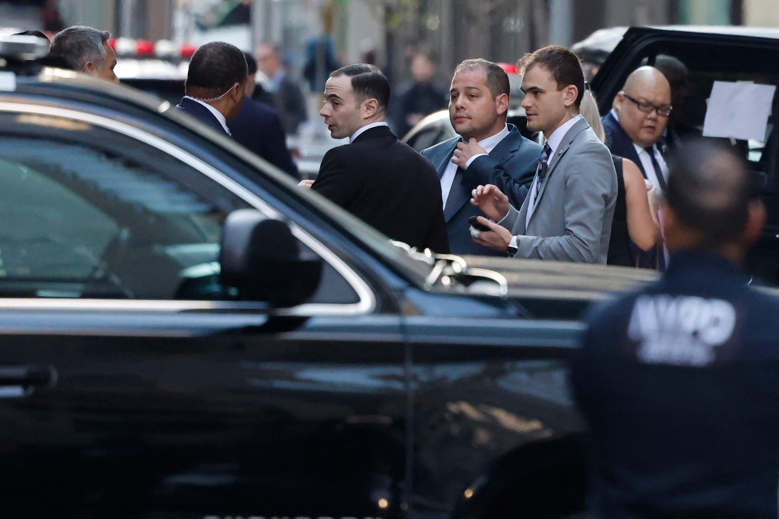 Agentes do serviço secreto montam guarda em frente a Trump Tower - Foto: Michael M. Santiago / GETTY IMAGES NORTH AMERICA / Getty Images via AFP