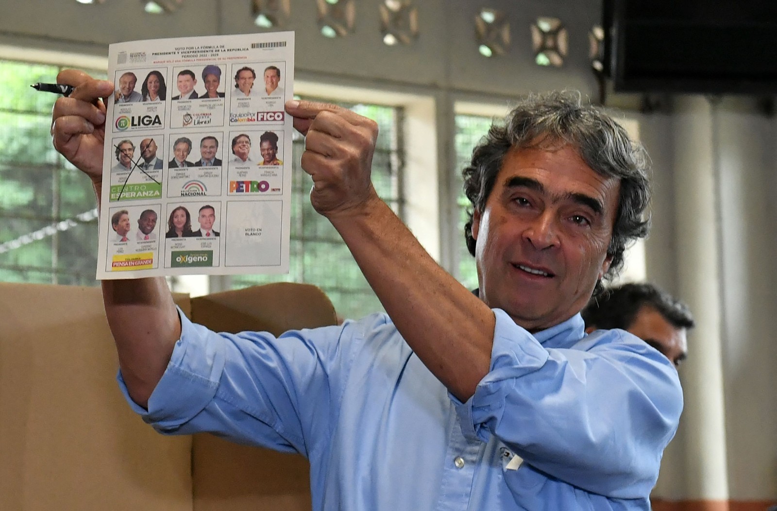 O candidato Sergio Fajardo durante as eleições presidenciais, em Medellín — Foto: Joaquin SARMIENTO / AFP