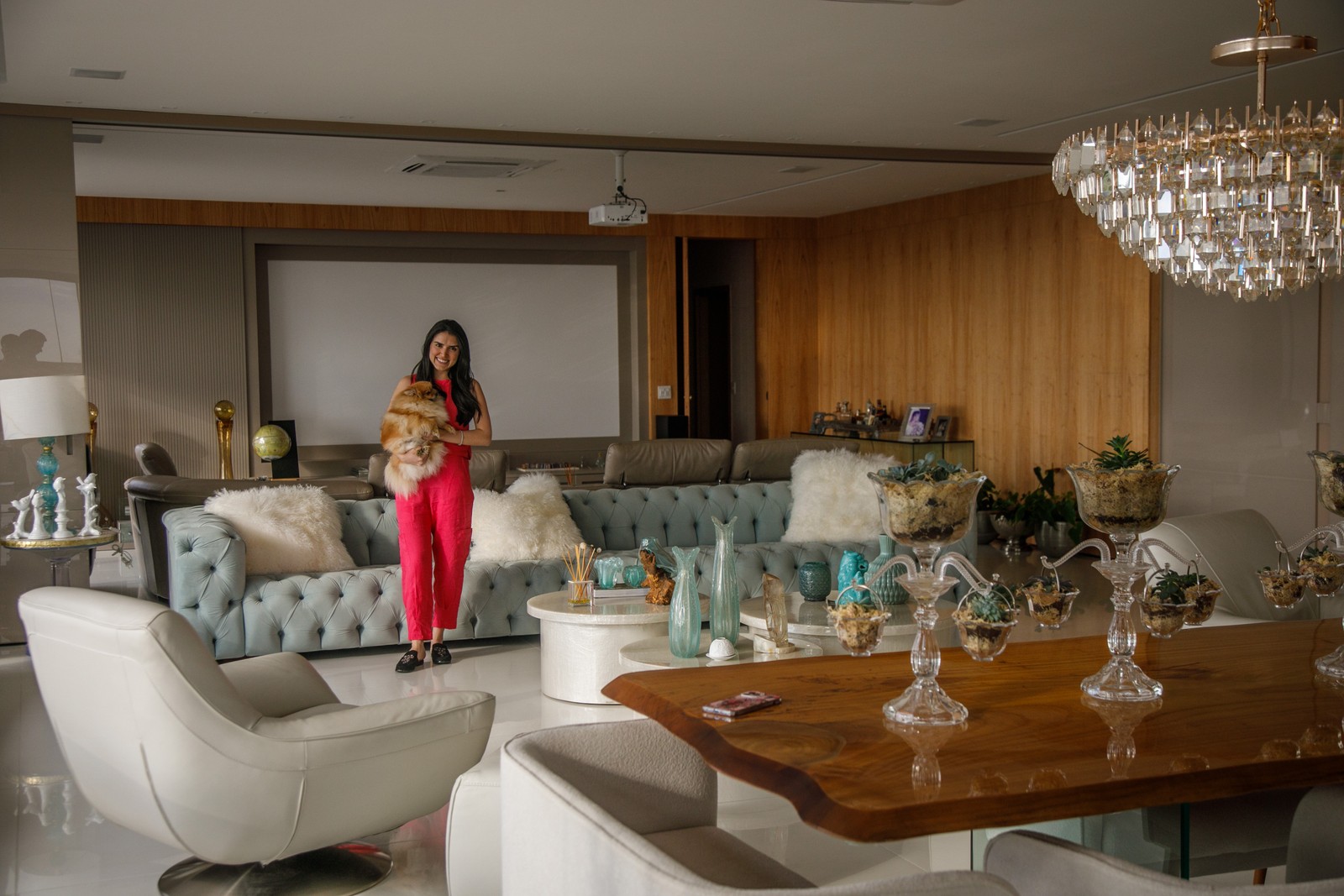 Apartamentos de luxo no Kindgdom, o prédio residencial mais alto de Goiânia (482 metros, 40 andares). Uma unidade chega a 7 milhões de reais. — Foto: Brenno Carvalho / Agência O Globo