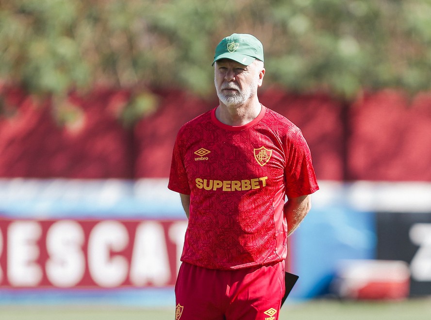 Mano Menezes durante treinamento no CT Carlos Castilho