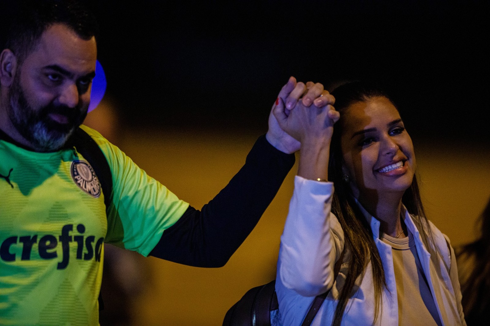 Alegria dos repatriados ao chegar ao Brasil. Foto: Brenno Carvalho / Agência O Globo