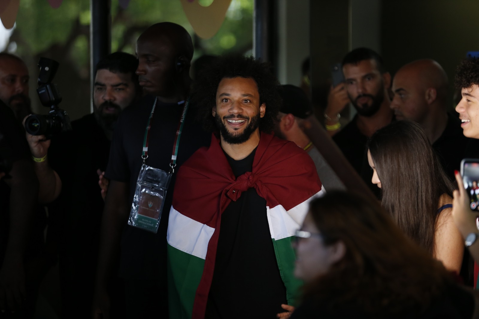 Marcelo desembarca no Rio de Janeiro para defender o Fluminense — Foto: Guito Moreto / Agência O Globo