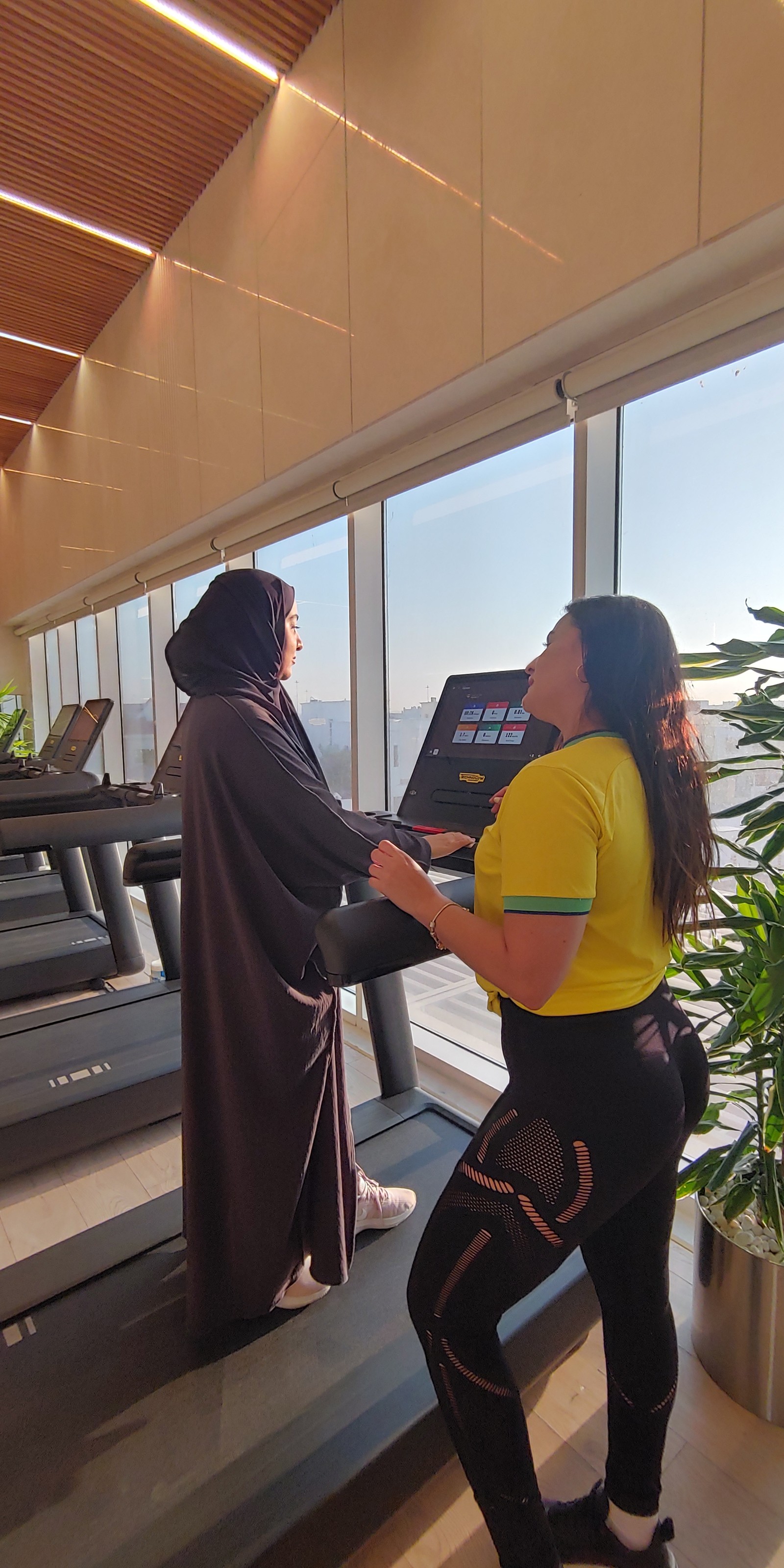 Academia para mulheres no Catar conta com a expertise brasileira  — Foto: Tatiana Furtado / O Globo