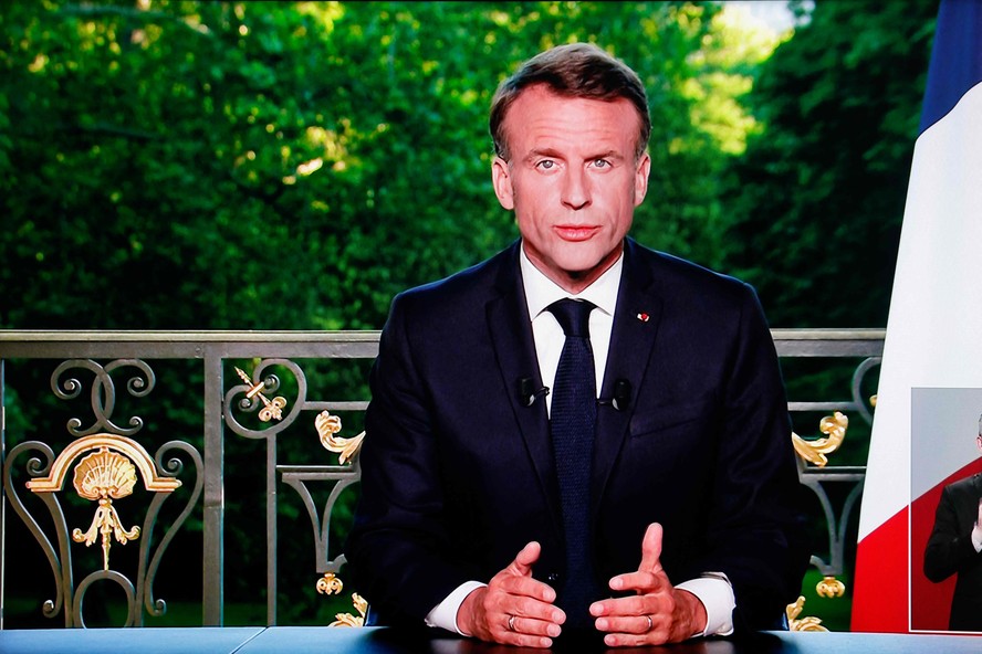 Presidente da França, Emmanuel Macron, ao anunciar realização de eleições legislativas em junho