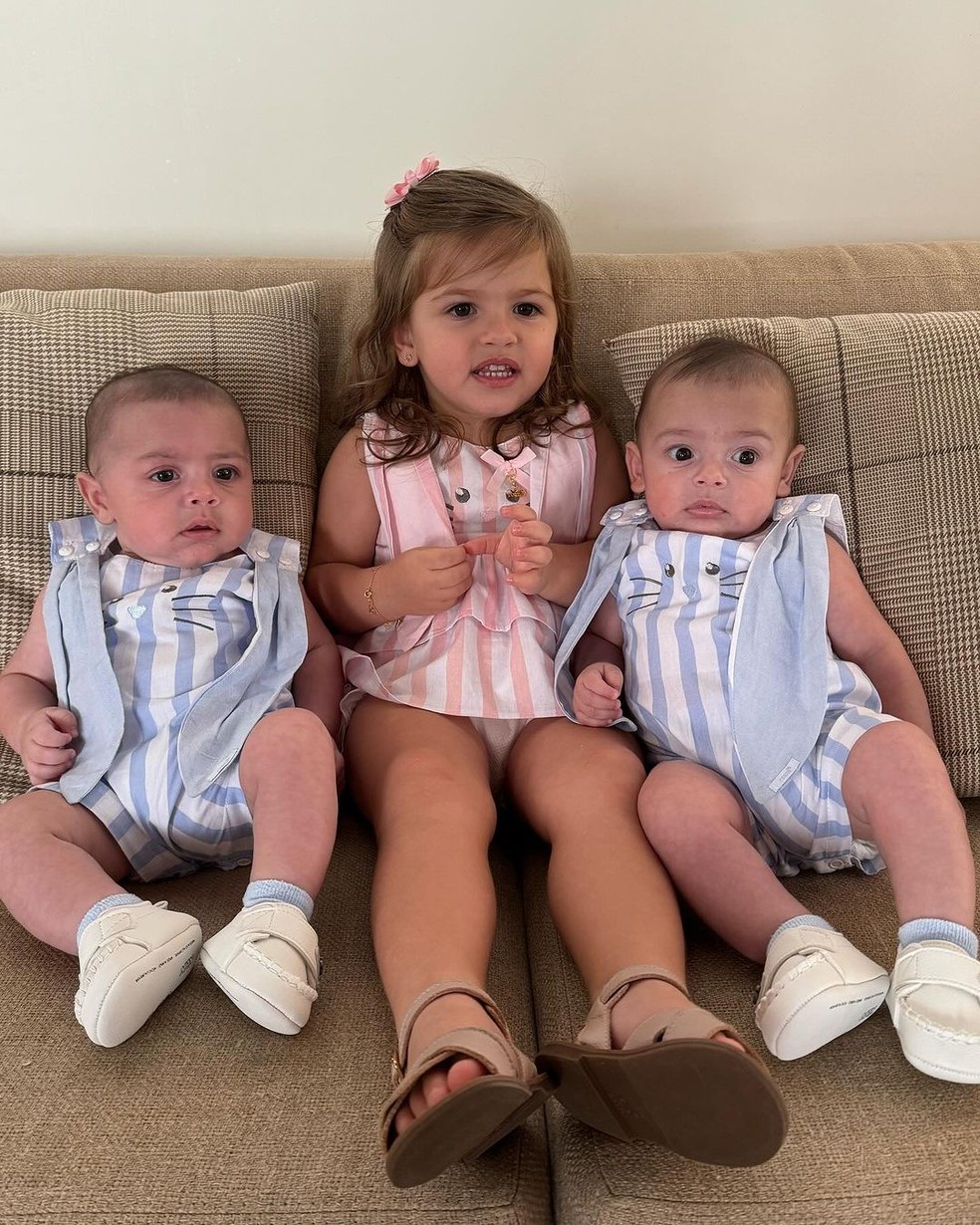 Bárbara Evans é mãe de Ayla, de 2 anos, Antonio e Álvaro, de 6 meses — Foto: Reprodução Instagram