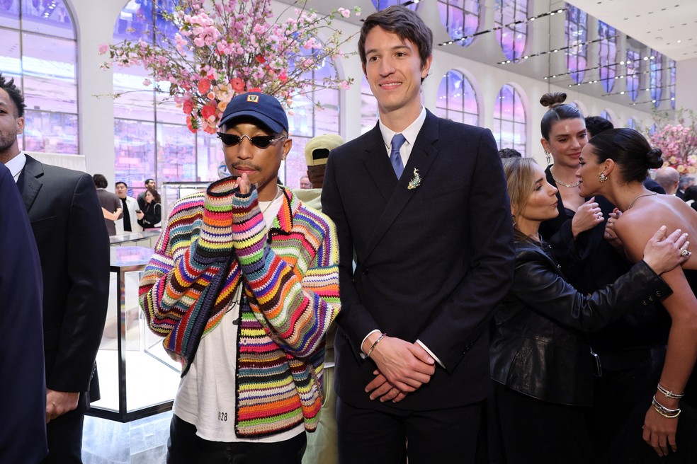 Pharell e Alexandre Arnault na festa da Tiffany — Foto: AFP