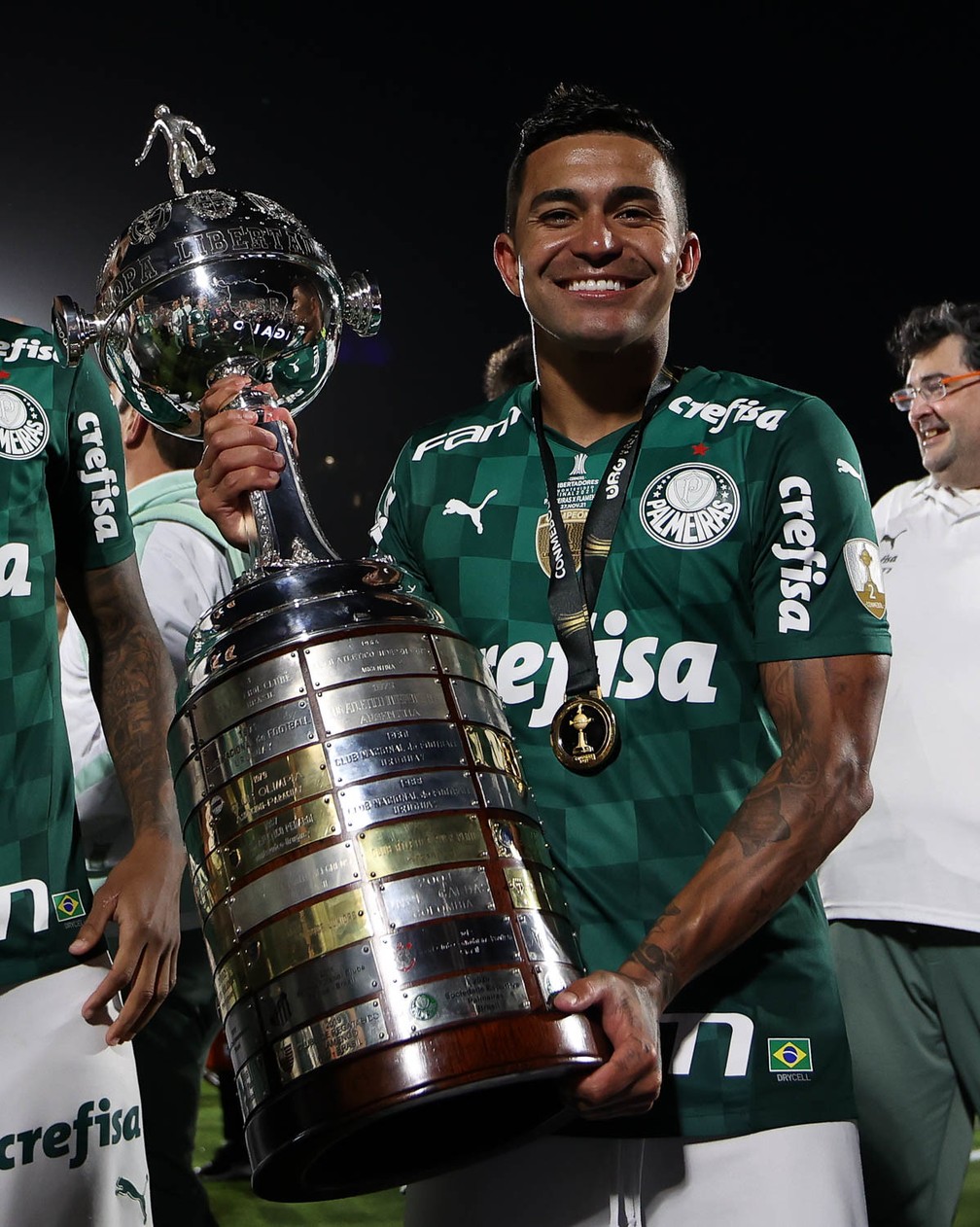 Dudu com a taça da Libertadores — Foto: Cesar Greco/Palmeiras