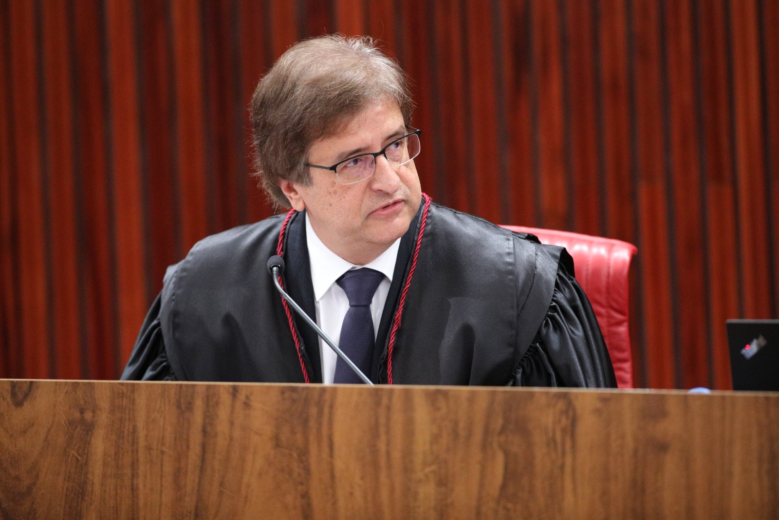 O vice-procurador eleitoral Paulo Gonet durante o julgamento do ex-presidente Jair Bolsonaro no TSE no último dia 22 — Foto: Alejandro Zambrana/TSE