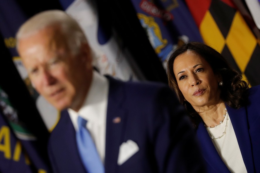 Ao anunciar a senadora como sua companheira de chapa, Biden elogiou a história de vida da escolhida. Harris, que é filha de imigrantes, foi procuradora-geral da Califórnia antes de ser eleita para o SenadoREUTERS