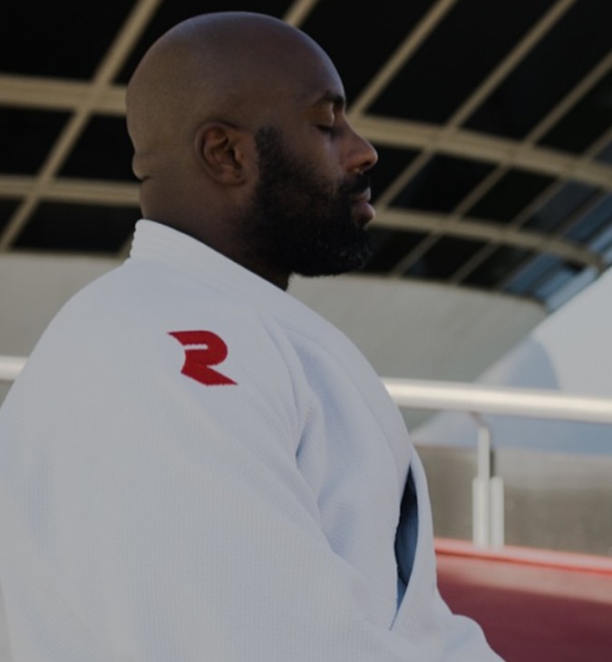 Teddy Riner posa no MAC, em Niterói — Foto: Instagram