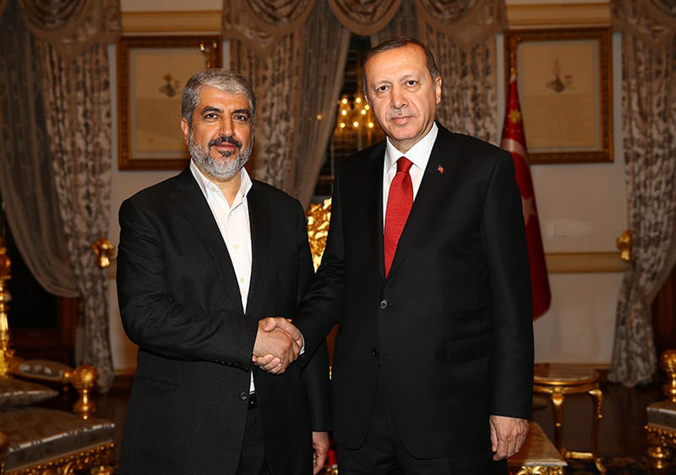 Khaled-mashal, um dos líderes do Hamas no exílio, em encontro com o presidente turco, Recep Tayyip Erdogan, em 2015 — Foto: Anadolu