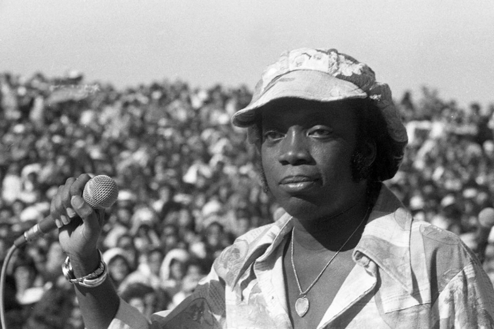 Milton Nascimento durante show em Três Pontas, Minas Gerais, em 1977 — Foto: Paulo Moreira/Agência O GLOBO