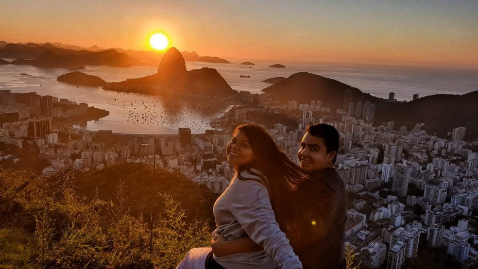 Os venezuelanos Karen e Wendell durante passeio no Rio de Janeiro, onde vivem hoje — Foto: Arquivo pessoal