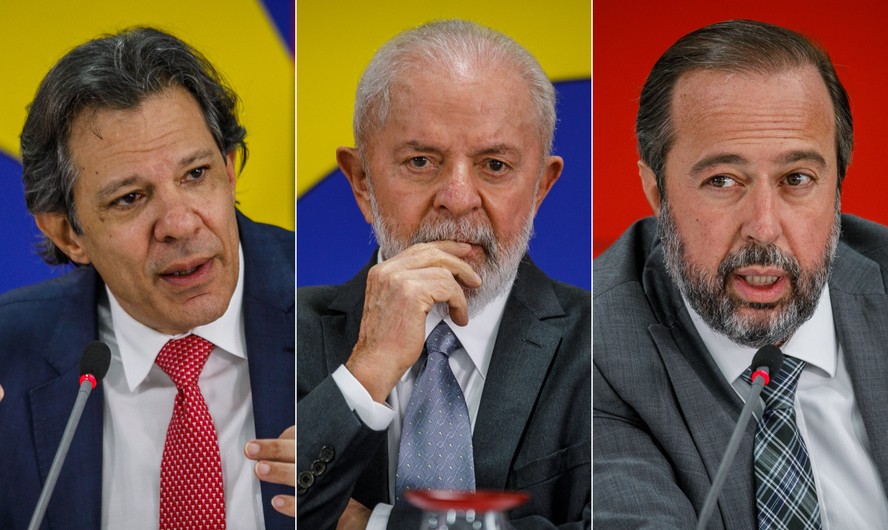 O ministro da Fazenda, Fernando Haddad; o presidente Luiz Inácio Lula da Silva e o ministro de Minas e Energia, Alexandre Silveira, durante cerimônia no Palácio do Planalto em maio