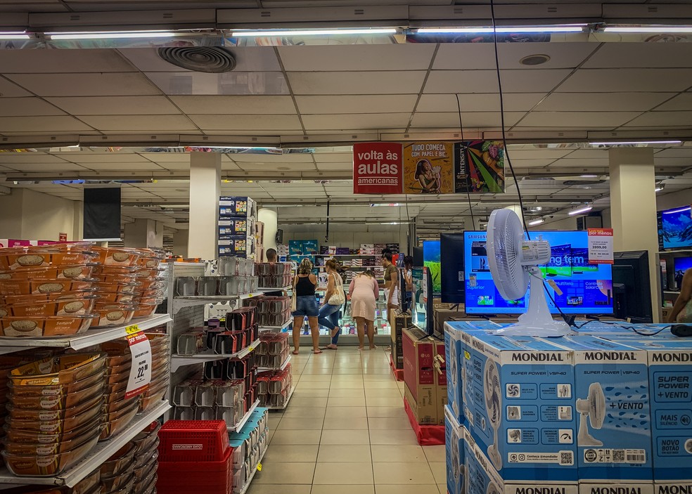 Interior de unidade das Lojas Americanas, no Rio. Empresa descobriu rombo de R$ 20 bilhões — Foto: Brenno Carvalho/Agência O Globo