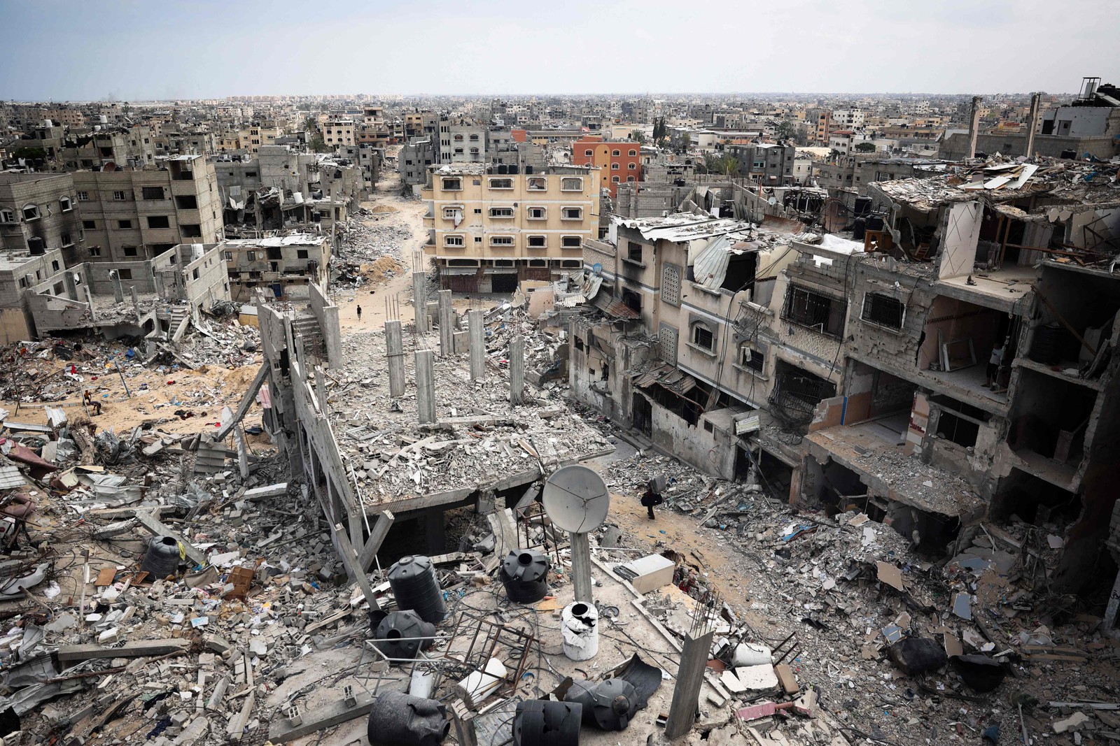Palestinos que retornam a Khan Yunis encontram a cidade destruída — Foto: AFP