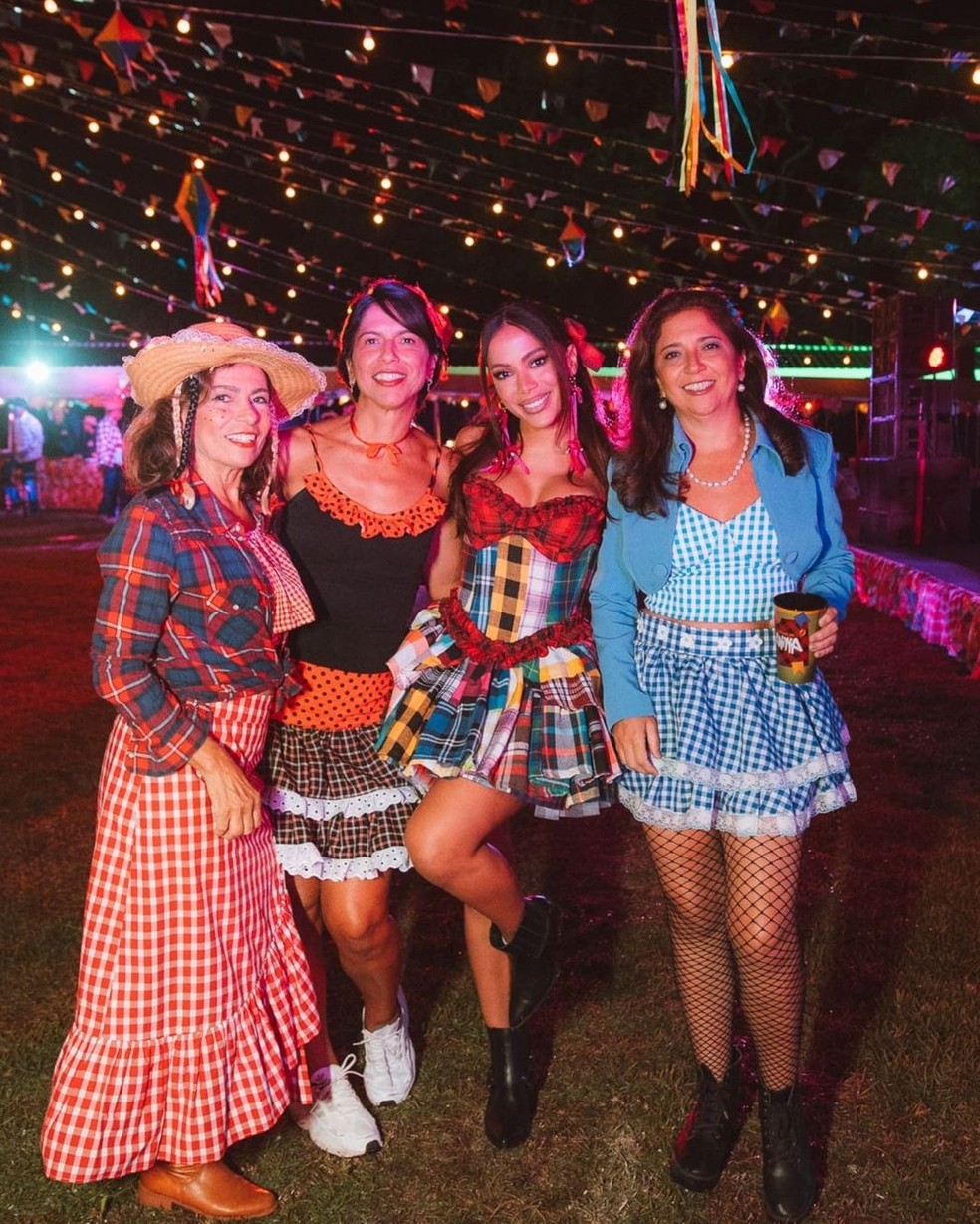 Mãs e tias também estiveram em festa junina — Foto: Reprodução/Instagram