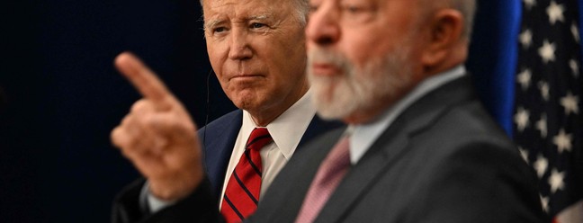 O presidente Lula e o presidente Biden em pronunciamento conjunto após bilateral durante a Assembleia Geral da ONU — Foto: Jim WATSON / AFP