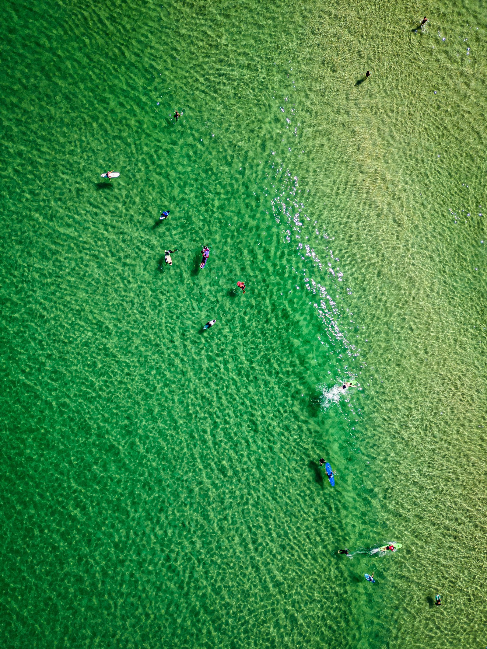 Mar do Rio com águas cristalinas. Na foto, Praia de Ipanema. — Foto: Hermes de Paula / Agência O Globo