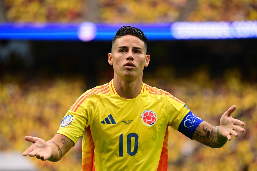 James Rodríguez deu duas assistências na vitória da Colômbia por 2 a 1 sobre o Paraguai, na estreia da Copa América