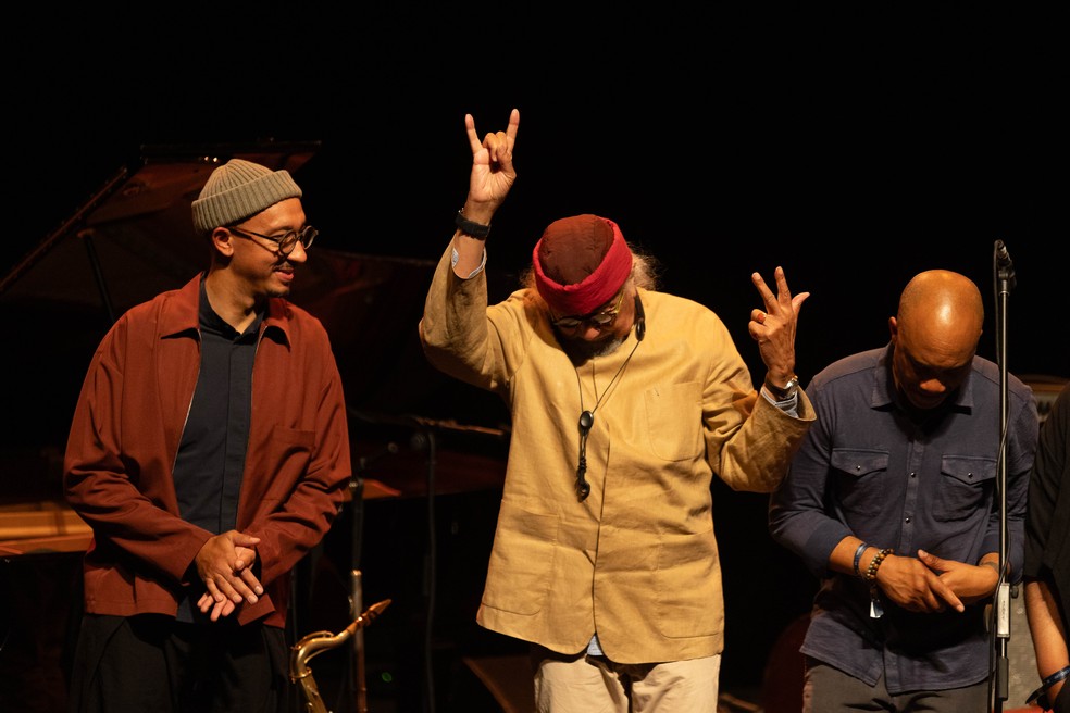 O saxofonista Charles Lloyd (no centro), em show no C6 Fest, em São Paulo — Foto: Divulgação