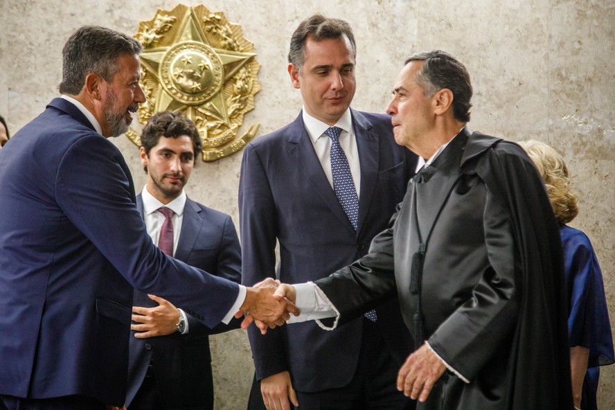 O presidente do STF, ministro Luís Roberto Barroso, o presidente da Câmara, Arthur Lira, e o presidente do Senado, Rodrigo Pacheco