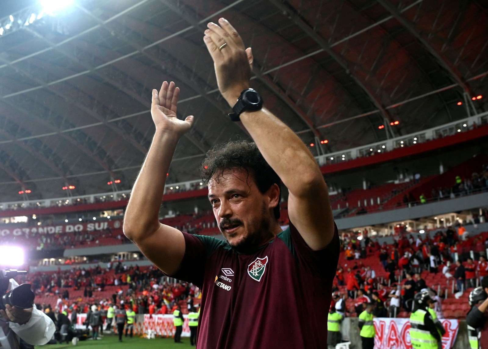 Fernando Diniz, após a classificação do Fluminense à final da Libertadores — Foto: MAURO PIMENTEL / AFP