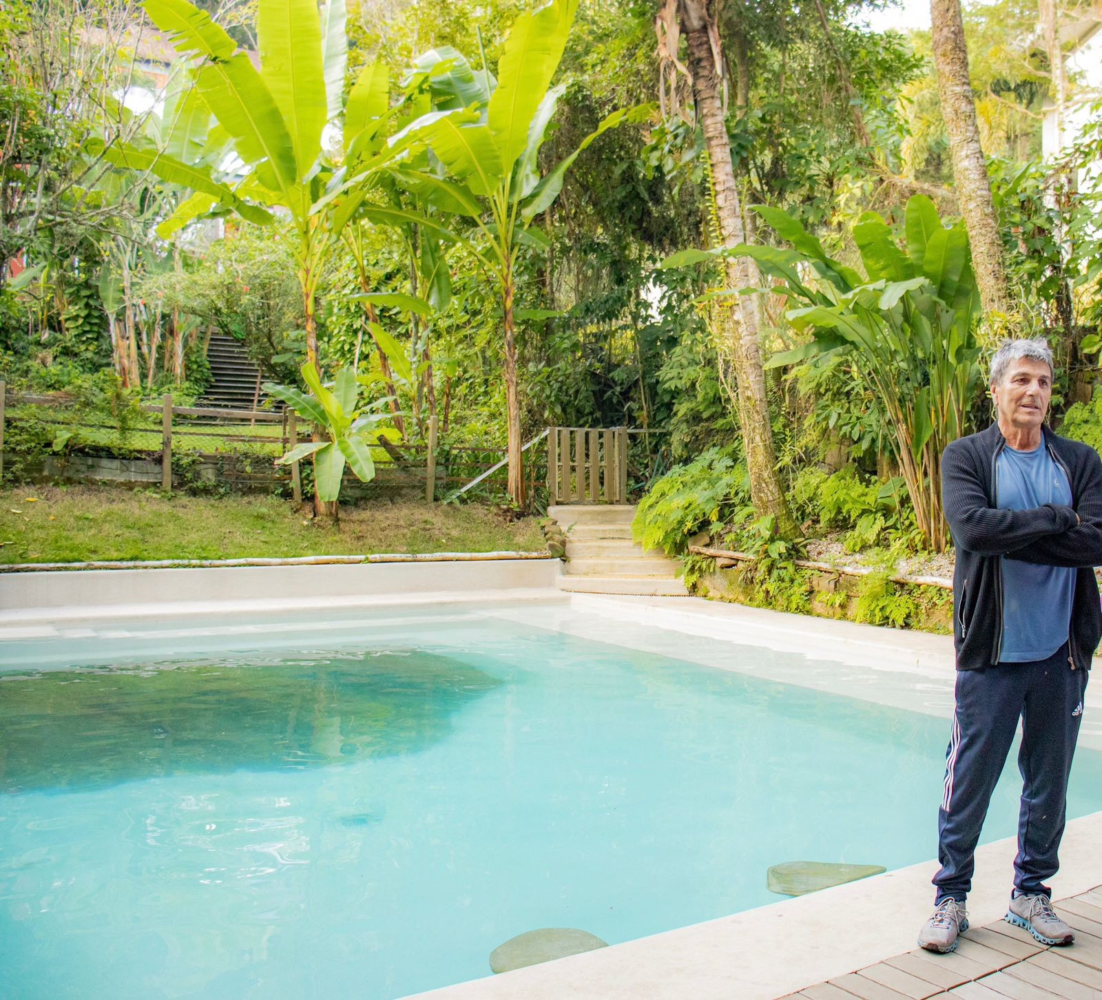 Piscina tem capacidade para cem mil litros de água — Foto: Reprodução Internet