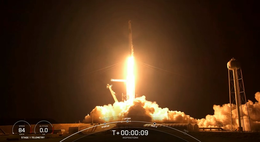 Momento em que o foguete Falcon 9 decola no Kennedy Space CenterReprodução/Inspiration 4
