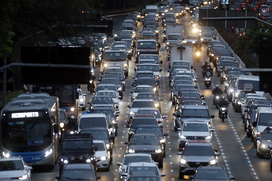 Trânsito na Av. 23 de Maio, em São Paulo