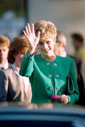 Diana, a Princesa de Gales, chega ao aeroporto de Orly, em novembro de 1992