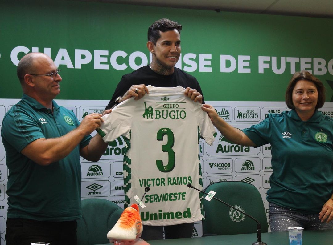 O zagueiro Victor Ramos, da Chapecoense, é um dos alvos da Operação Penalidade Máxima II — Foto: Reprodução/Instagram