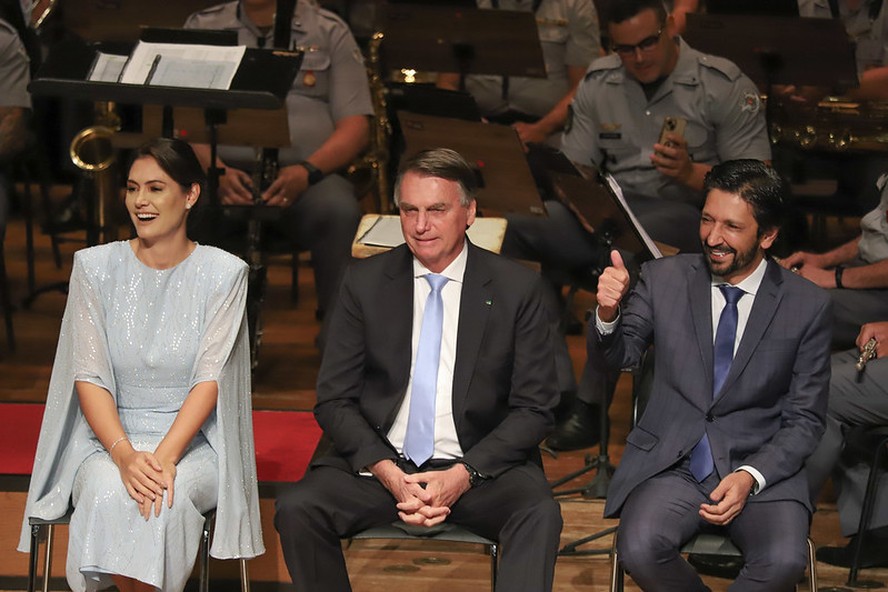 Michelle e Jair Bolsonaro ao lado de Ricardo Nunes: trio estará unido na convenção do prefeito, ao lado de Temer