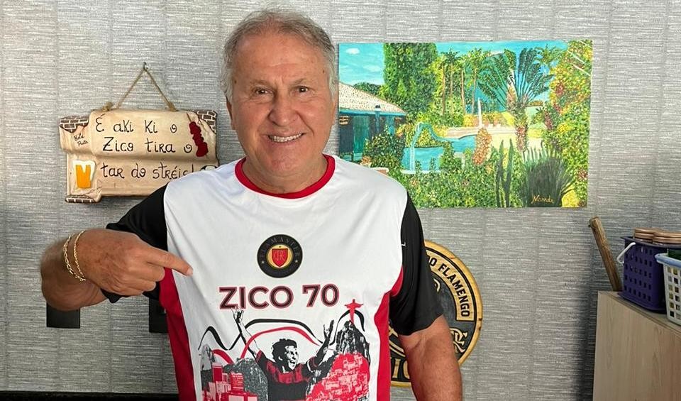 Zico com a blusa do bloco Fla-Master que vai comemorar seus 70 anos  — Foto: Divulgação/Fla-Master