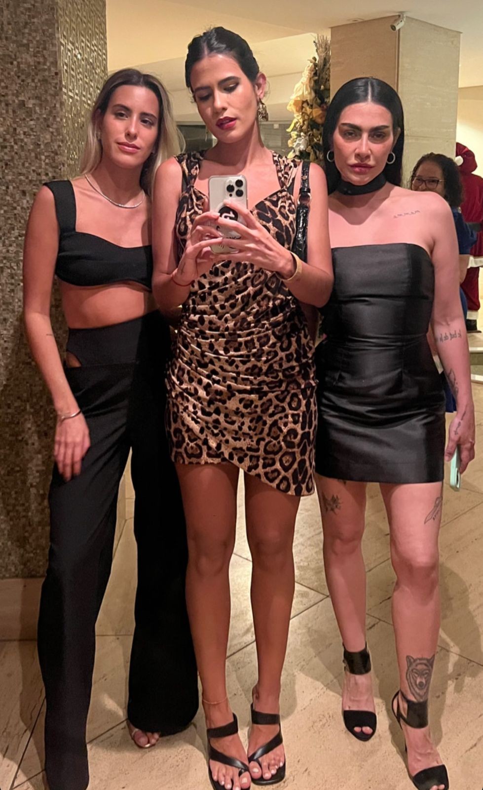 Cleo Pires com as irmãs Ana e Antonia — Foto: Reprodução/Instagram