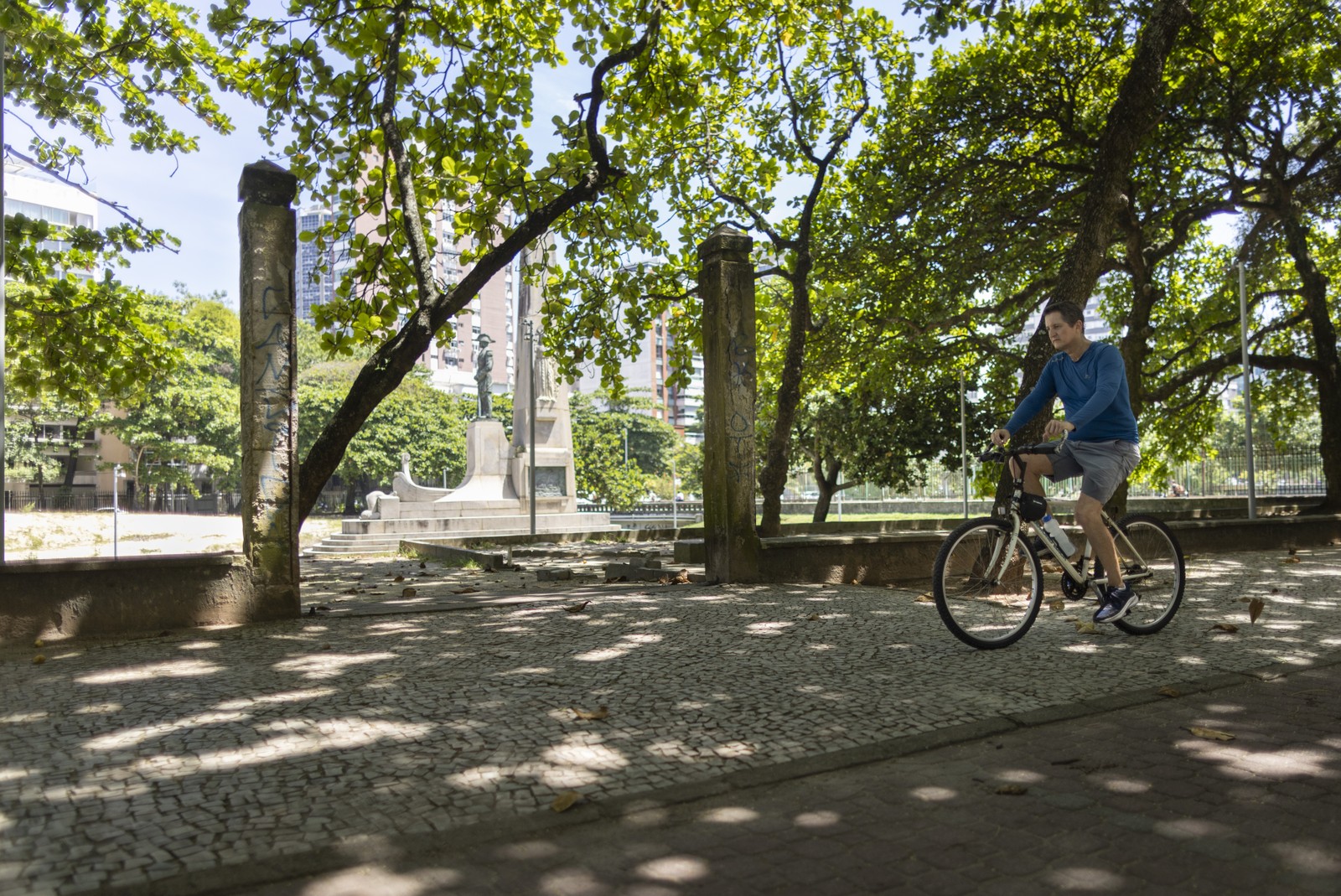 Boa parte do parque perdeu as grades — Foto: Márcia Foletto