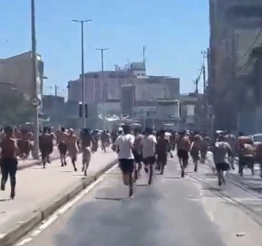 Integrantes da Young Flu e da Fúria Jovem se envolveram em um confronto em Brás de Pina, a vários quilômetros do Estádio do Maracanã, onde os dois times estavam programados para se enfrentar