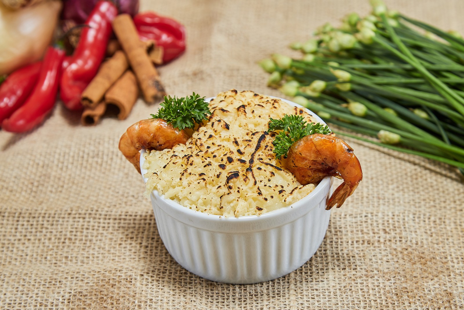 Frutos do Mar Atolado. O Cantinho da Tia Joana (2608-0932) prepara o escondidinho de frutos do mar gratinado com queijo parmesão — Foto: Divulgação/Fernando Salles/Unisuam