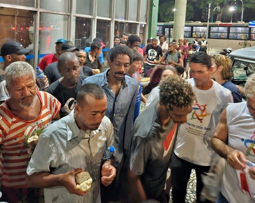 Corrente pelo Bem diz doar, por mês, 2.500 refeições a moradores em situação de rua na cidade do Rio