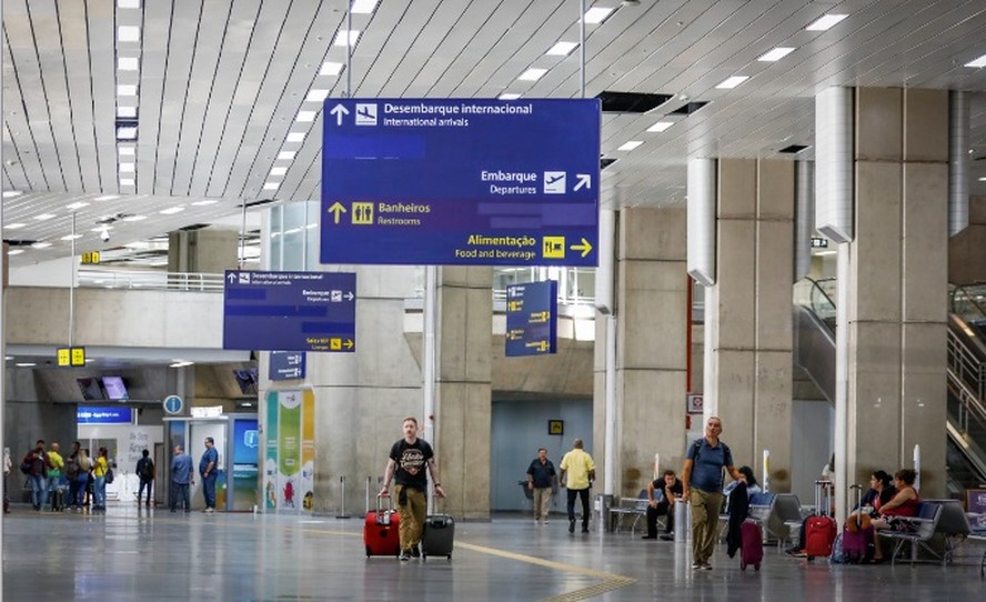 O Aeroporto do Galeão com corredores praticamente vazios