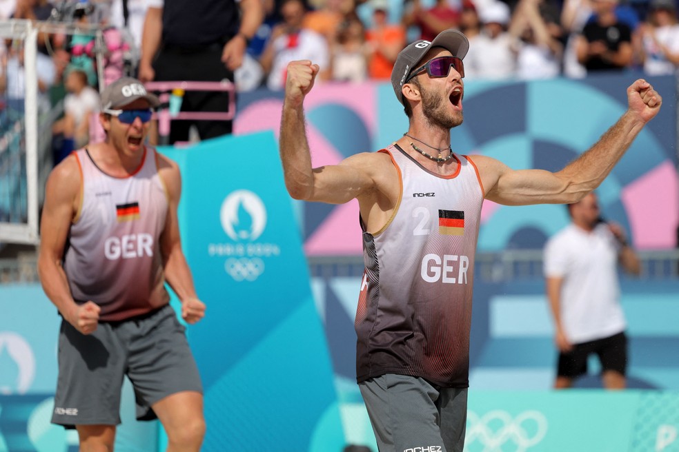 Ehlers e Wickler: dupla alemã derrota George e André por 2 a 0 e vai às quartas de final do vôlei de praia — Foto: Thomas SAMSON / AFP