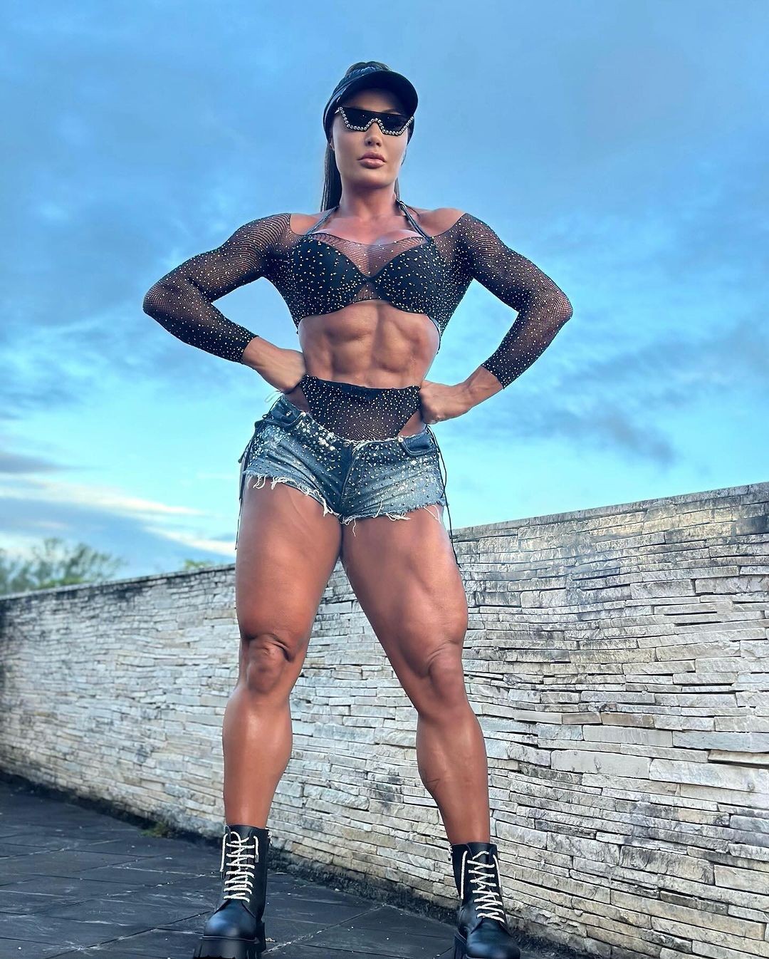 Gracyanne Barbosa conquistou corpo musculoso com exercícios intensos e dieta — Foto: Reprodução Instagram