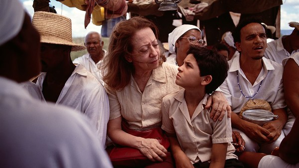 Fernanda Montenegro e Vinícius de Oliveira em "Central do Brasil" — Foto: Reprodução Internet