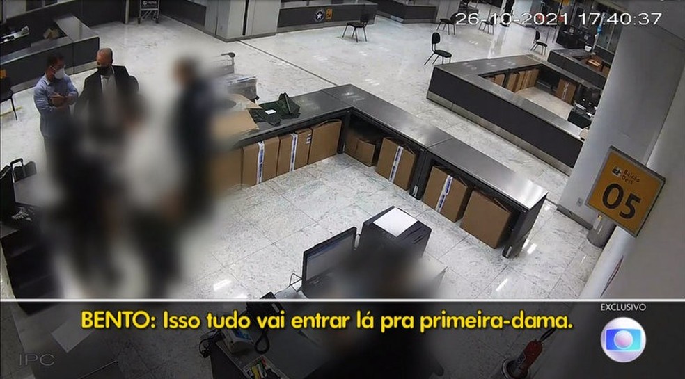Bento Albuquerque tenta reaver joias apreendidas no aeroporto de Guarulhos e informa que acessórios são de Michelle Bolsonaro — Foto: Reprodução